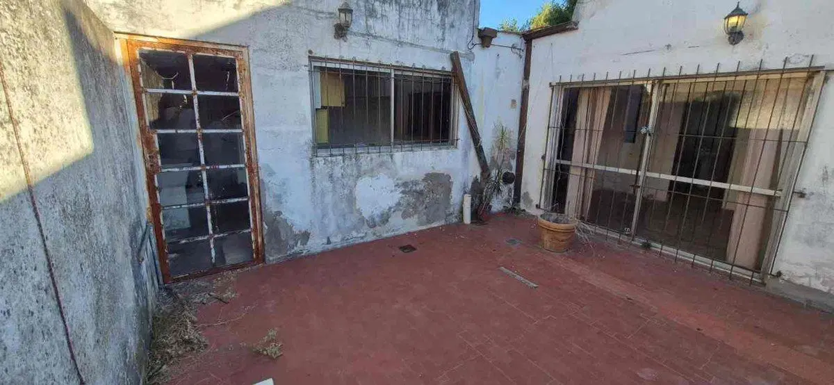 PH EN VENTA LA PLATA A REFACCIONAR 60 M2 CUBIERTOS 5
