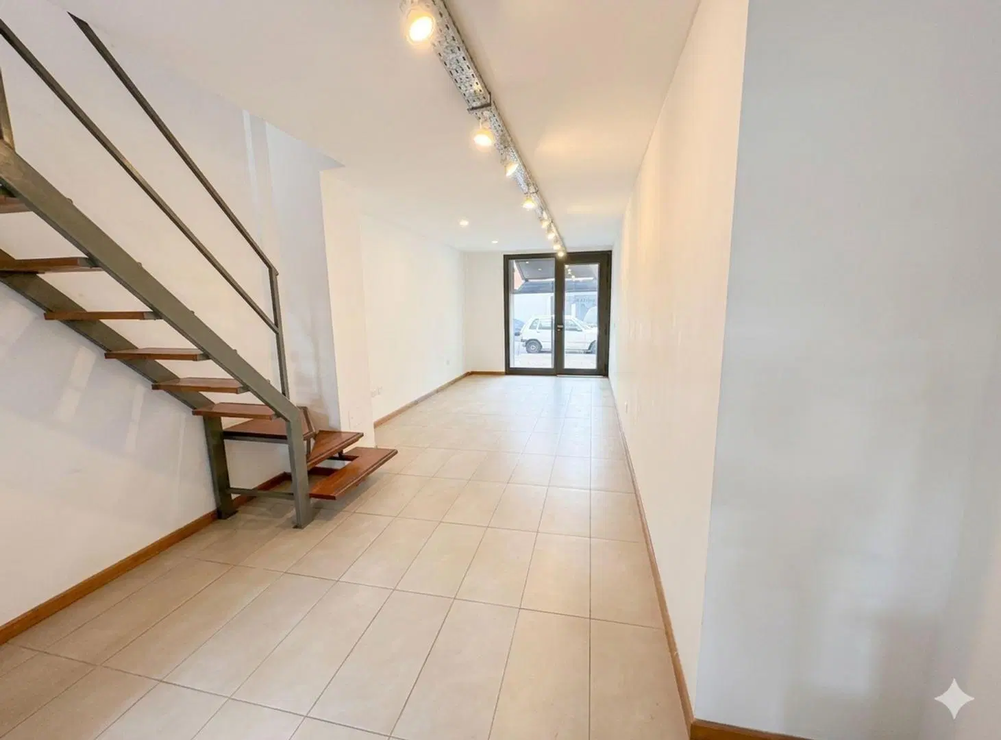 LOCAL EN VENTA LA PLATA 3