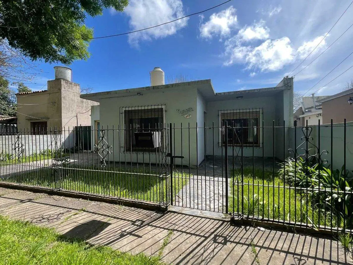 CASA EN VENTA CITY BELL 2 DORMITORIOS PARQUE 5