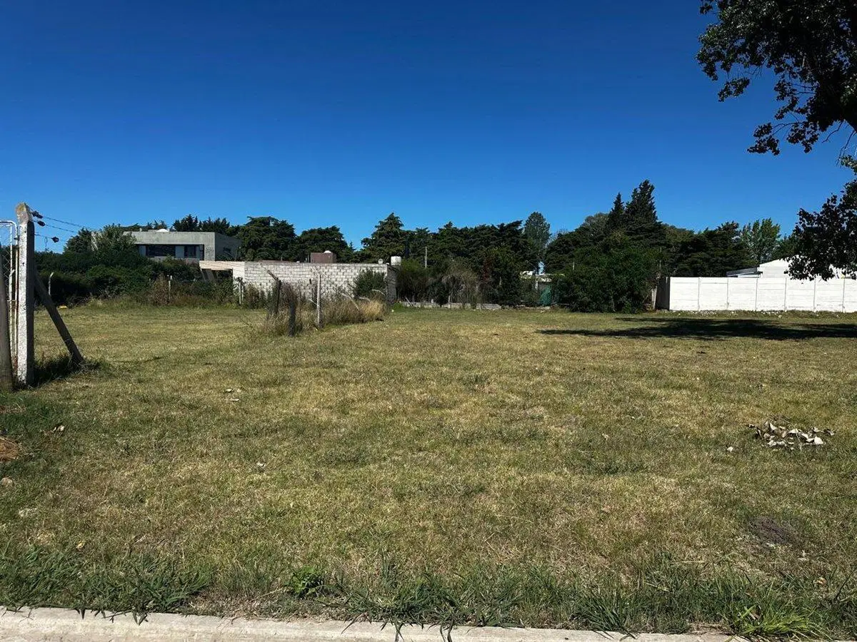 LOTE EN VENTA EN GONNET ESCRITURADO 2