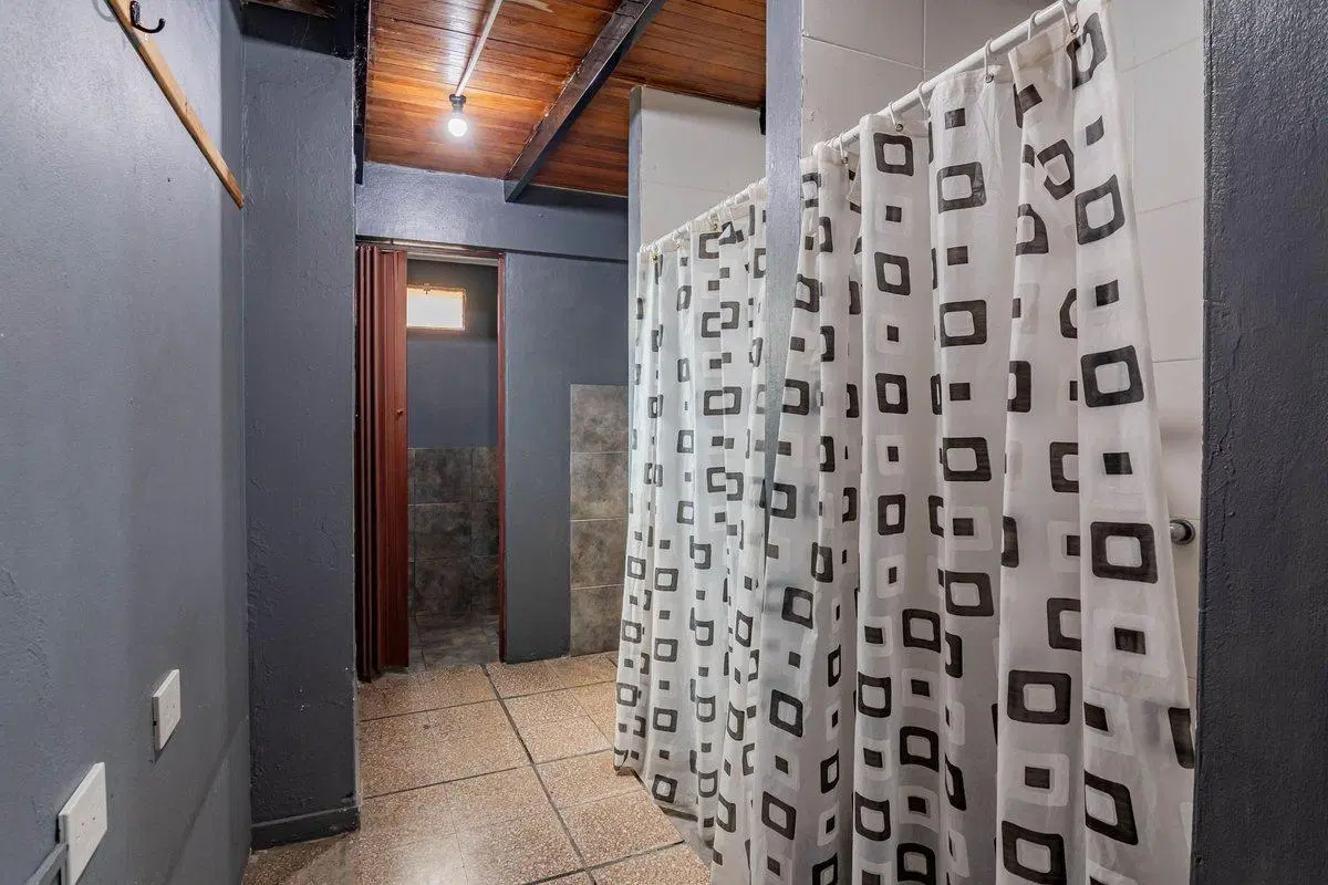 Local en venta en La Plata 2