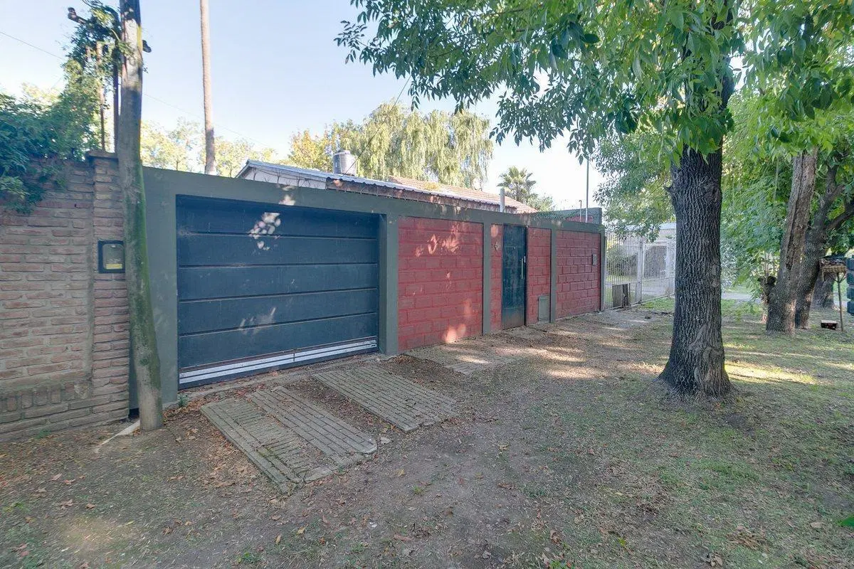 CASA EN VENTA LA PLATA 2 DORMITORIOS PILETA 5