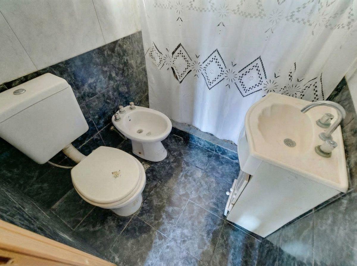 Foto de CASA EN VENTA LA PLATA 2 DORMITORIOS PILETA, imagen 4