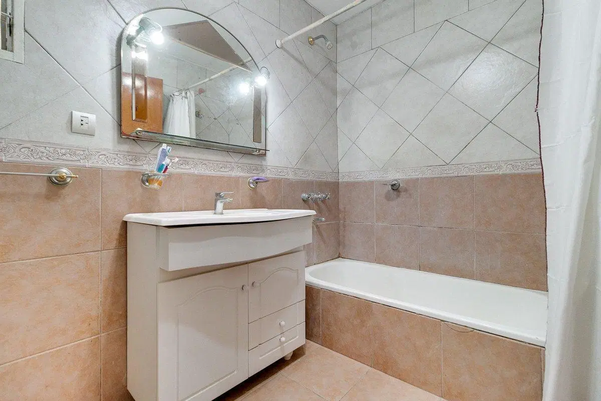 CASA EN VENTA LA PLATA 3 DORMITORIOS COCHERA 8