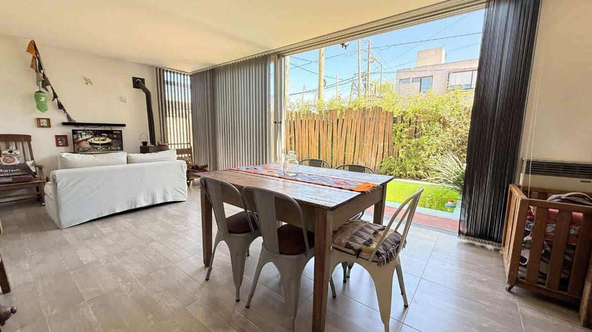 Foto de CASA VENTA EN VILLA CASTELLS 2 DORMITORIOS PILETA, imagen 3