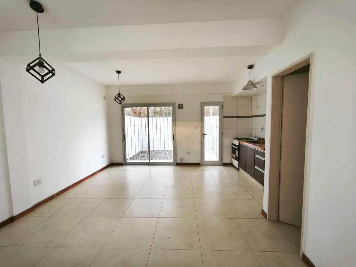 DUPLEX EN VENTA LA PLATA LOS HORNOS 3