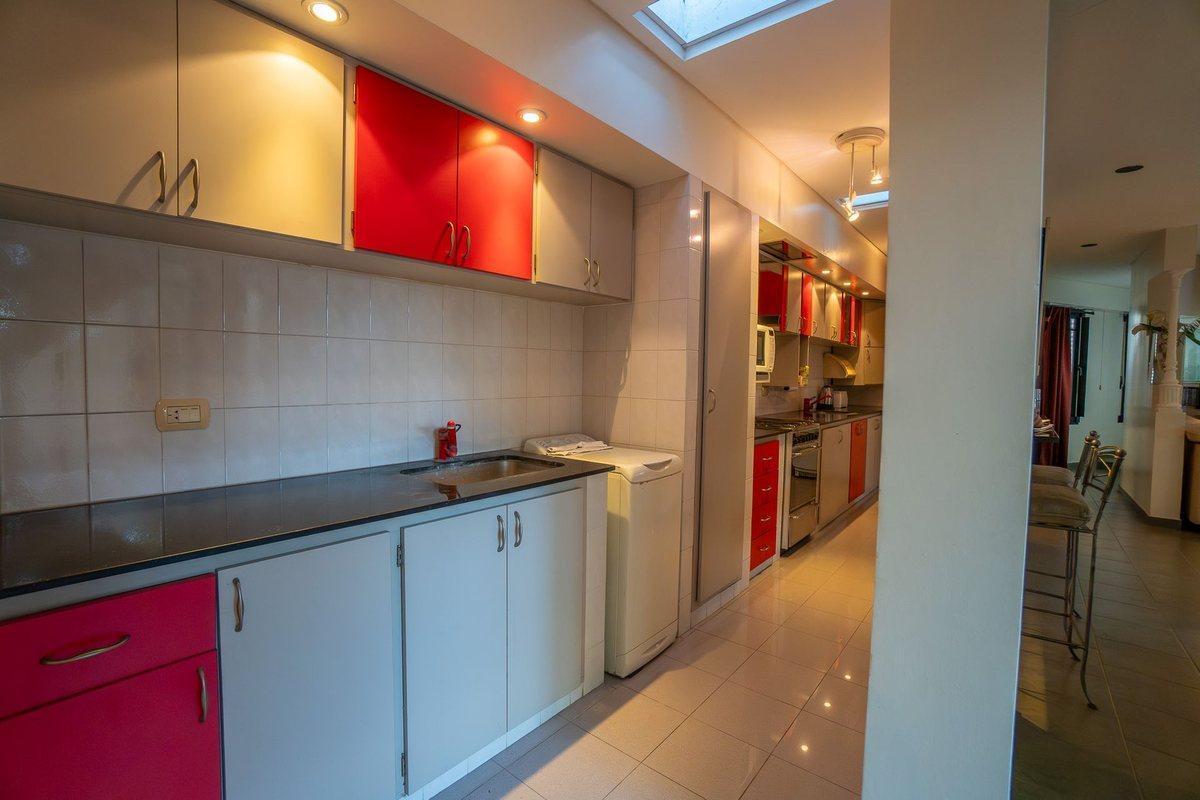 Foto de CASA EN VENTA LA PLATA 3 DORMITORIOS PILETA PARQUE, imagen 2