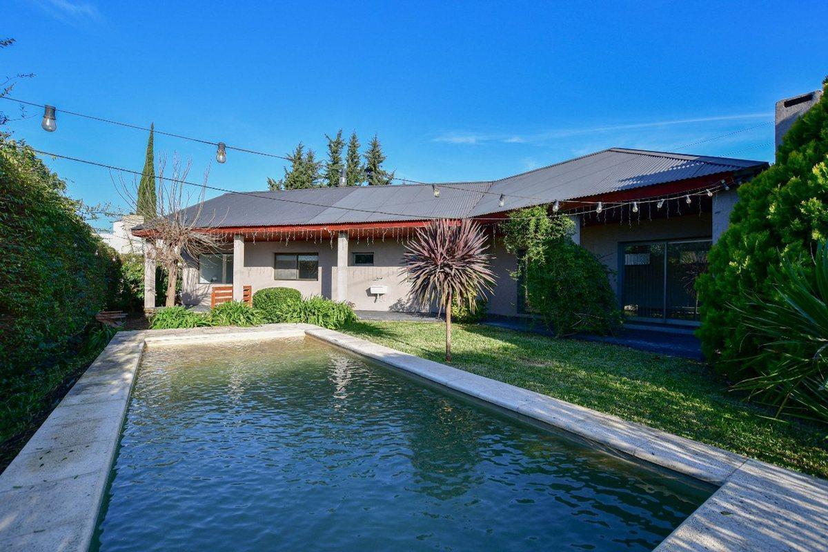 CASA EN VENTA LA PLATA ETCHEVERRY 3 DORMITORIOS