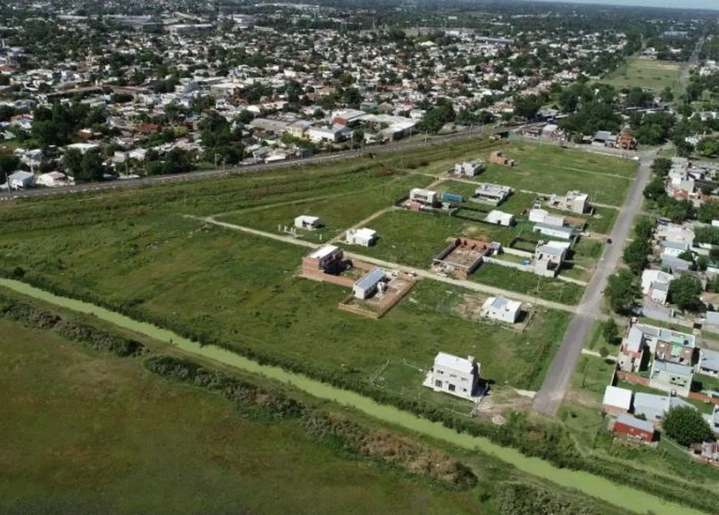 LOTE EN VENTA GONNET BARRIO DON JULIAN 5