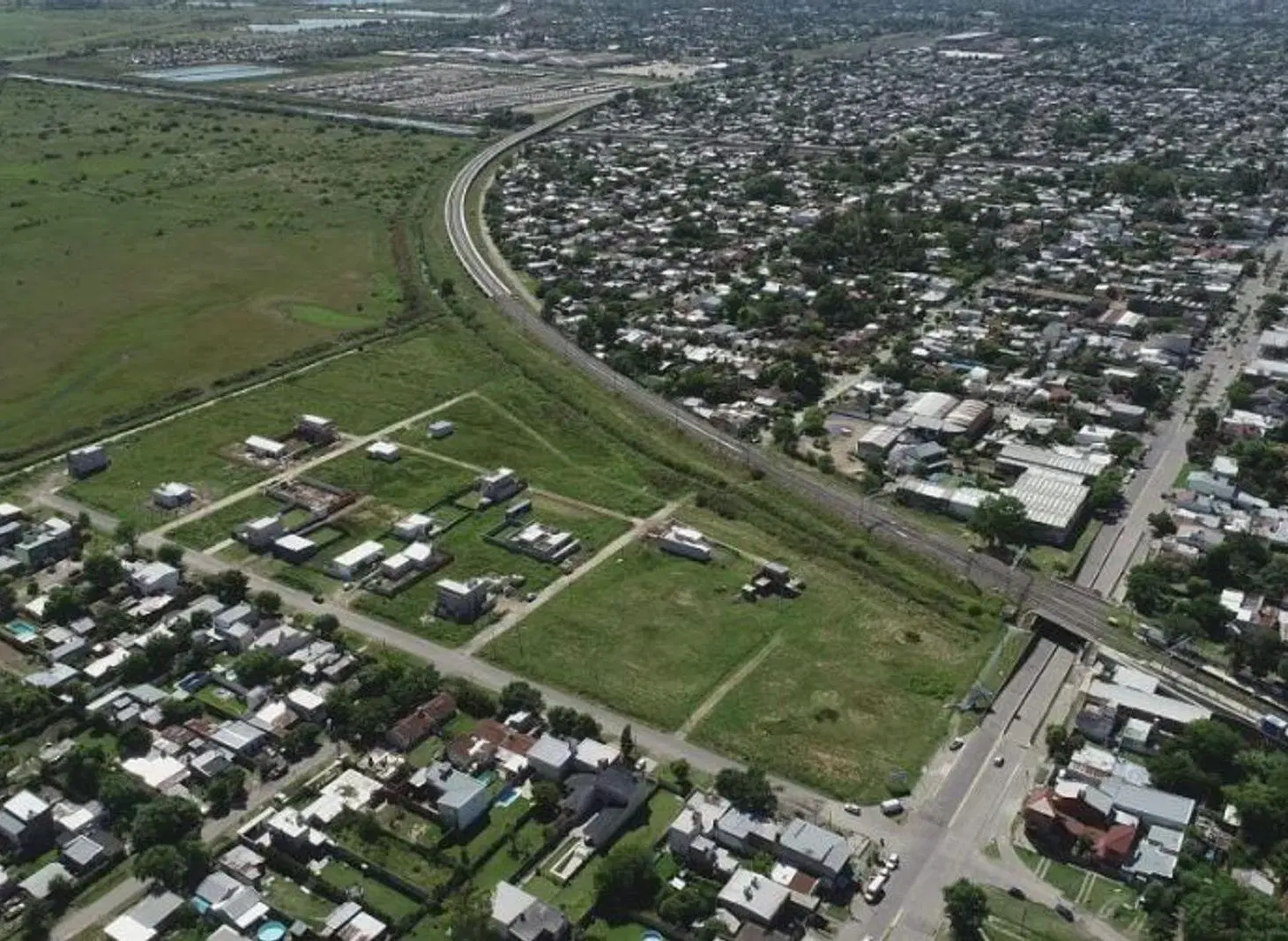 LOTE EN VENTA GONNET BARRIO DON JULIAN 4