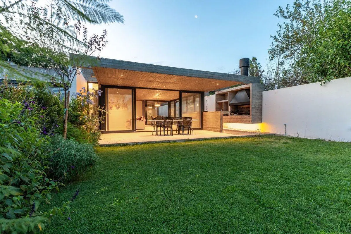 CASA EN VENTA GONNET 3 DORMITORIOS ENTRE CAMINOS 3