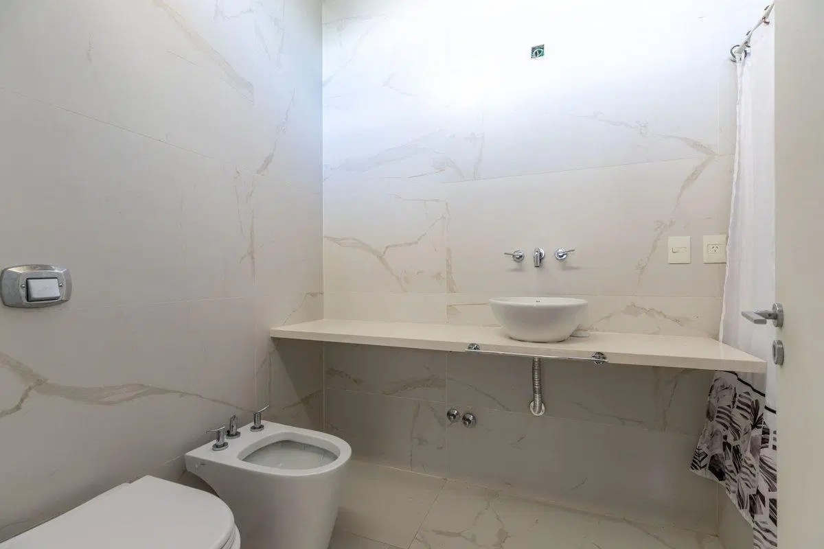 CASA EN VENTA GONNET 3 DORMITORIOS ENTRE CAMINOS 4