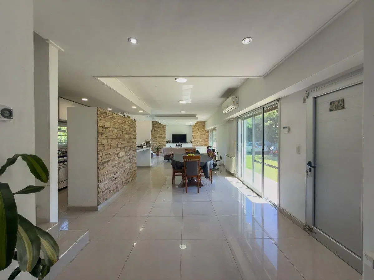 CASA EN VENTA EN BLOCK LA PLATA PILETA Y PARQUE 3