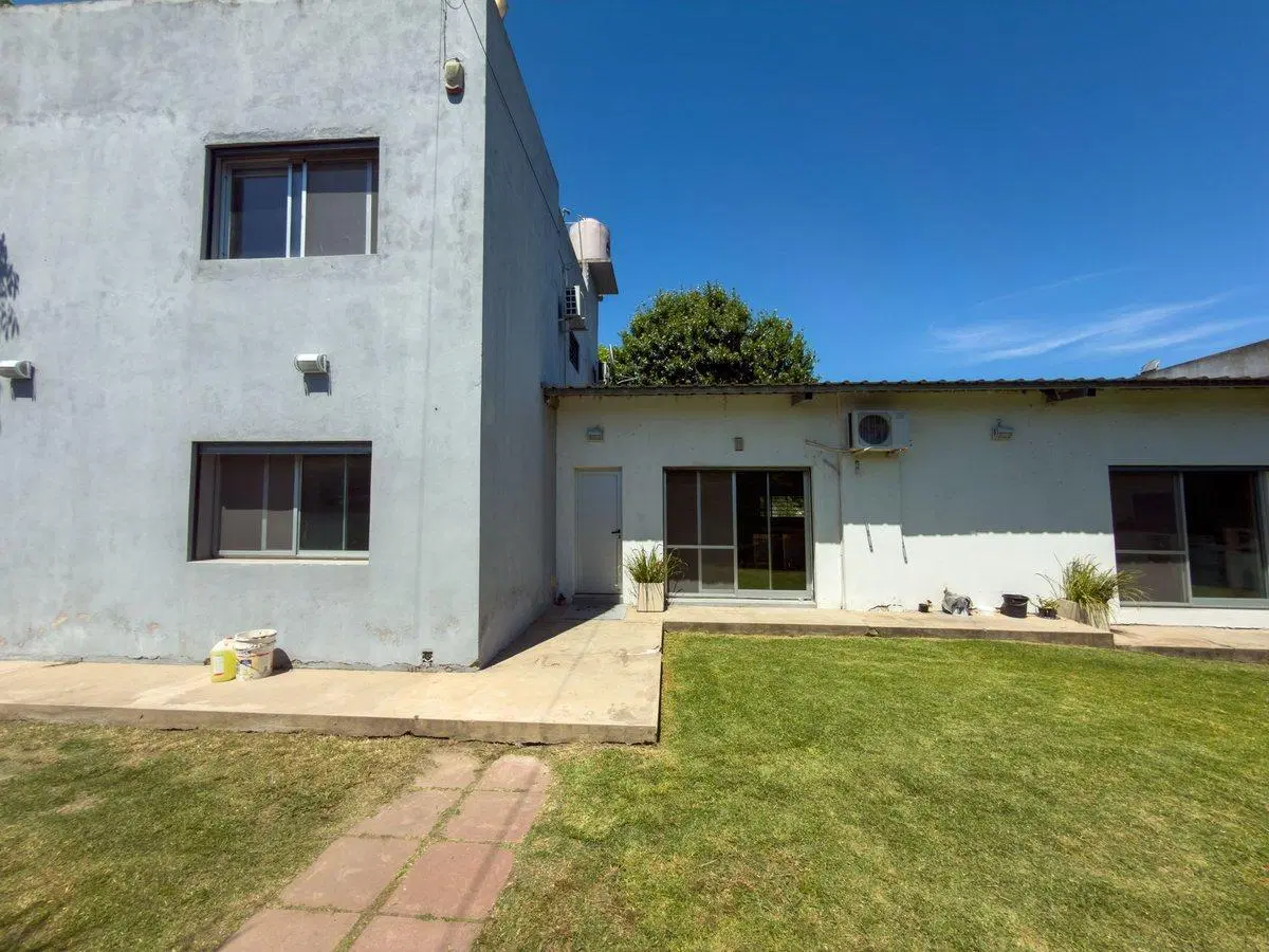 CASA EN VENTA EN BLOCK LA PLATA PILETA Y PARQUE 5
