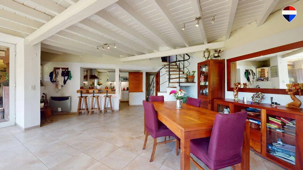 CASA EN VENTA CITY BELL 3 DORMITORIOS 2