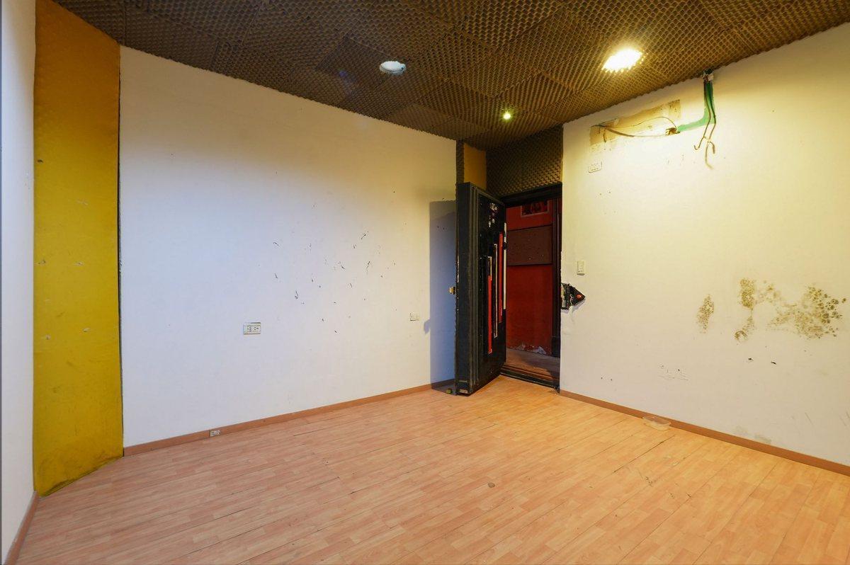 Foto de Venta Casa 8 ambientes en Flores, imagen 2