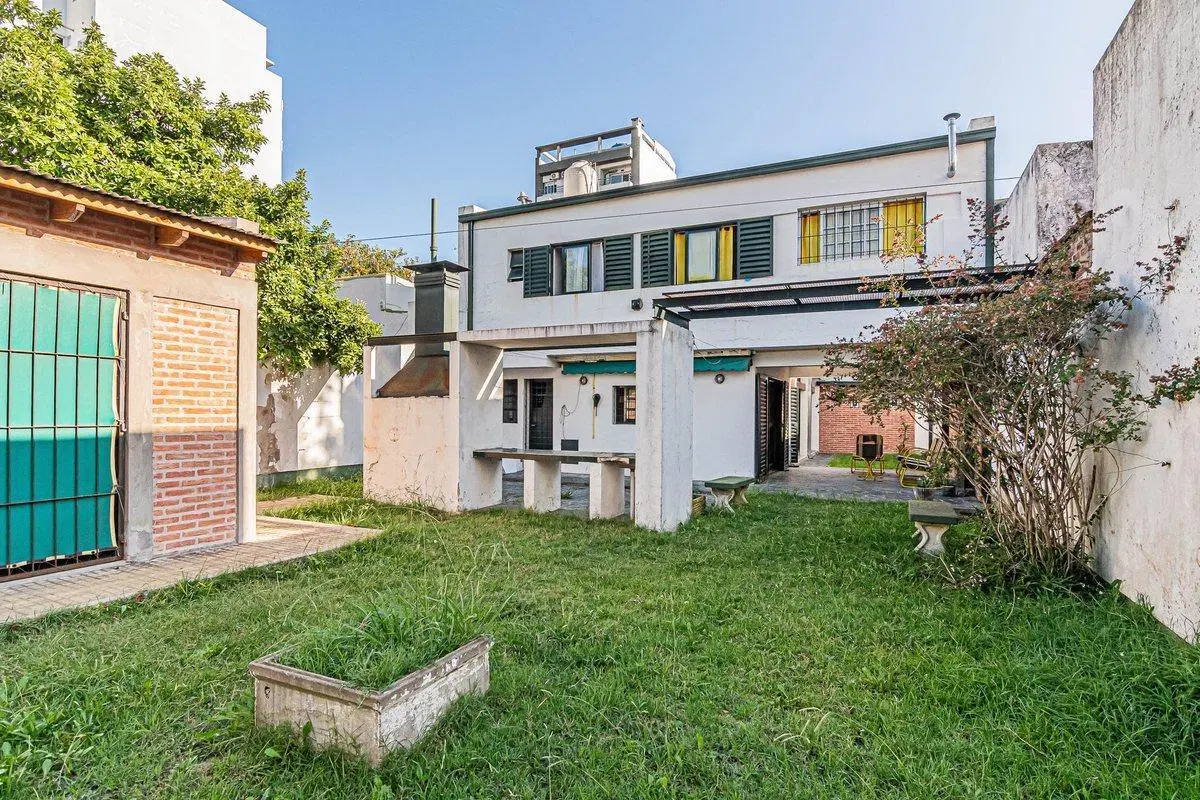 CASA EN VENTA LA PLATA 4 DORMITORIOS CON LOCAL 2
