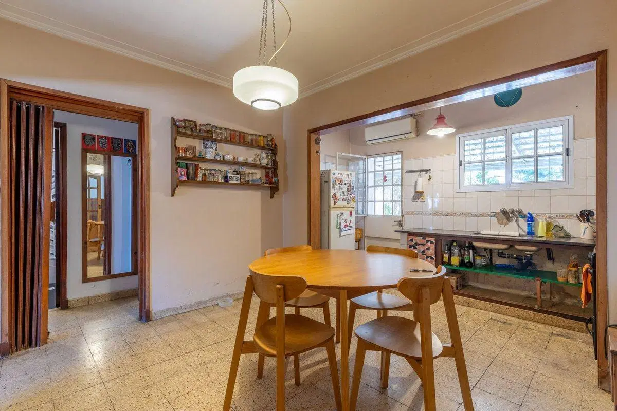 CASA EN VENTA LA PLATA CON GARAGE CUBIERTO 2