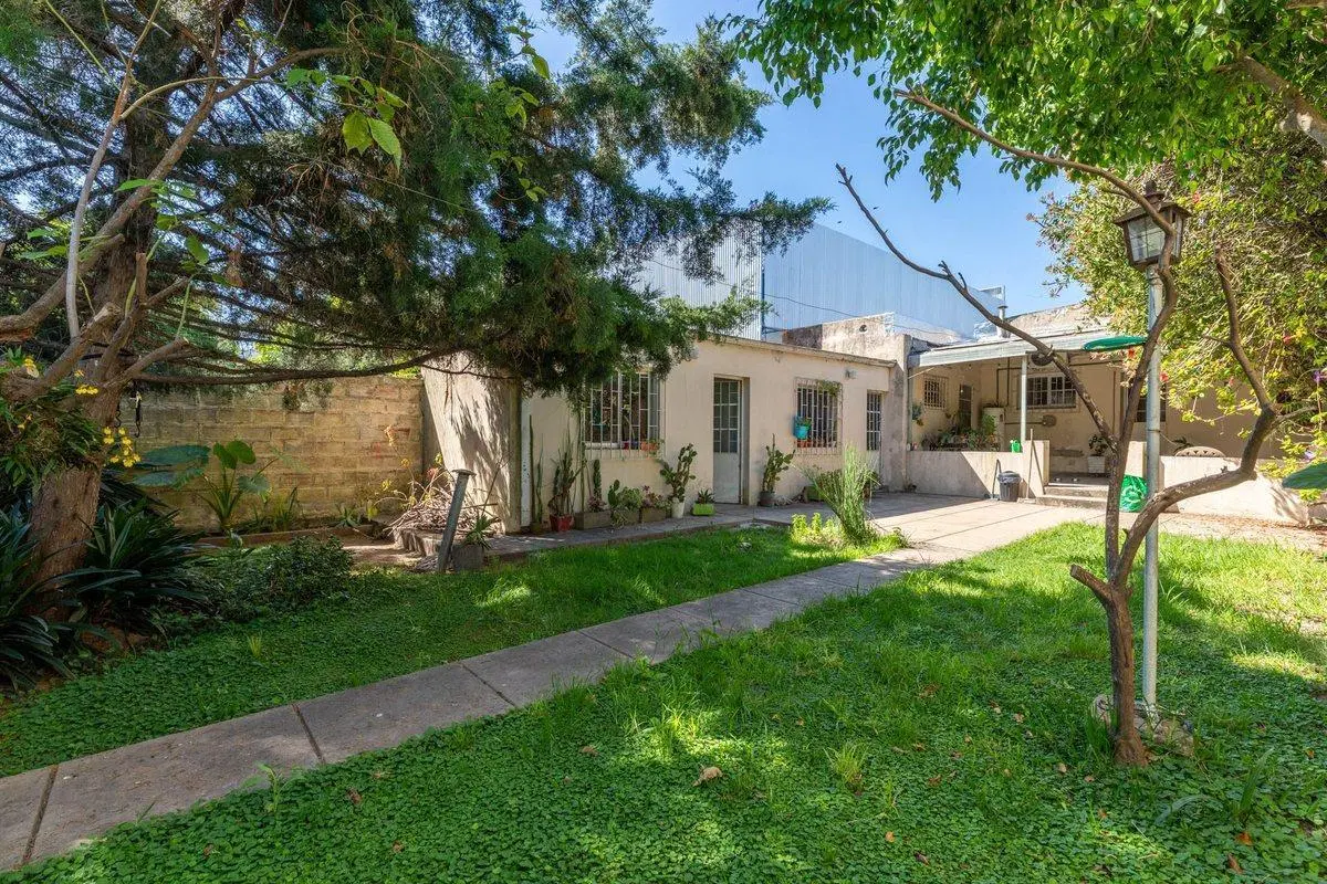 CASA EN VENTA LA PLATA CON GARAGE CUBIERTO 5
