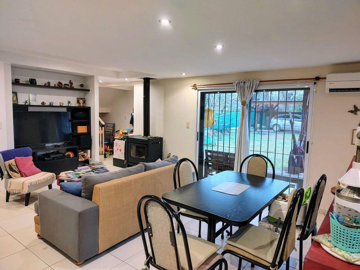 Foto de CASA VENTA LA PLATA 2 DORMITORIOS CON ESCRITORIO, imagen 1