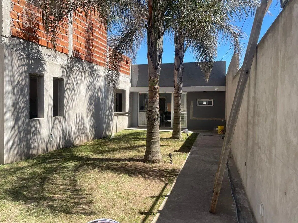CASA EN VENTA BRANDSEN 2 DORMITORIOS 5