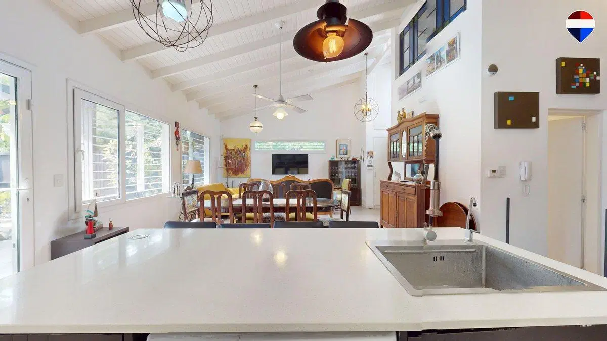 CASA EN VENTA GONNET 5 DORMITORIOS 2