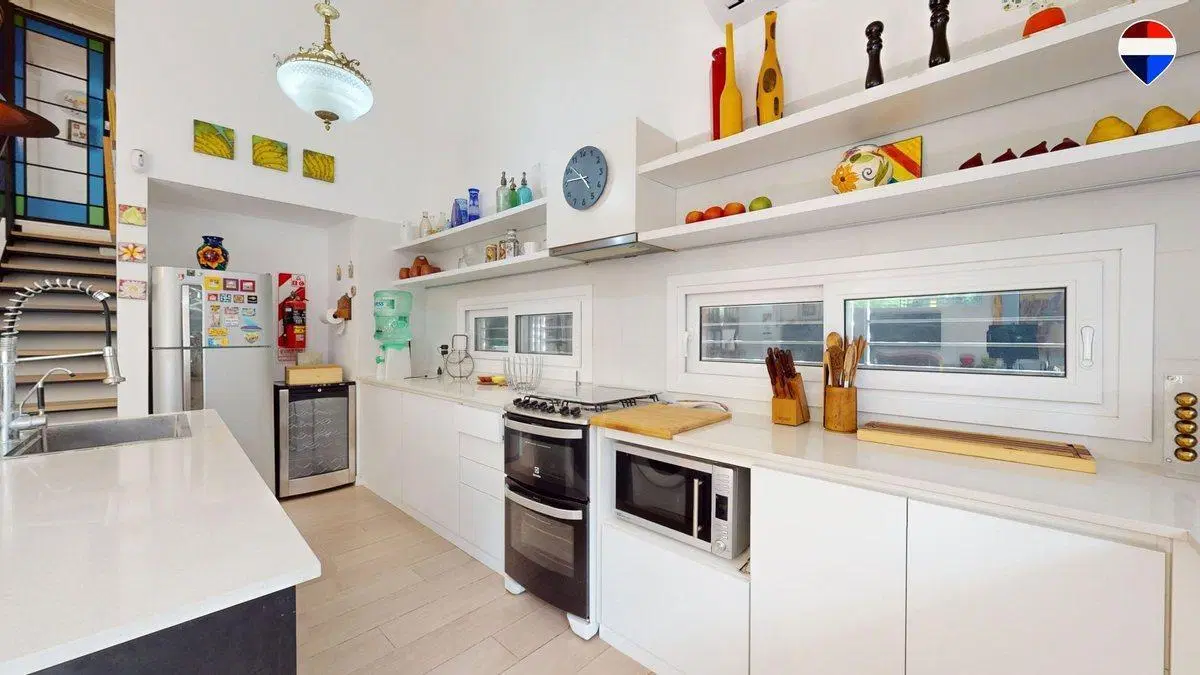 CASA EN VENTA GONNET 5 DORMITORIOS 4