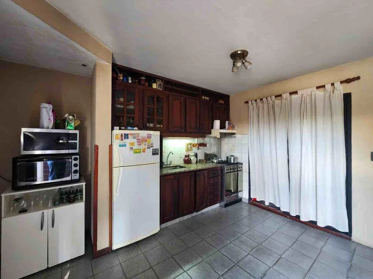 DÚPLEX EN VENTA BERISSO 3 DORMITORIOS Y COCHERA 3