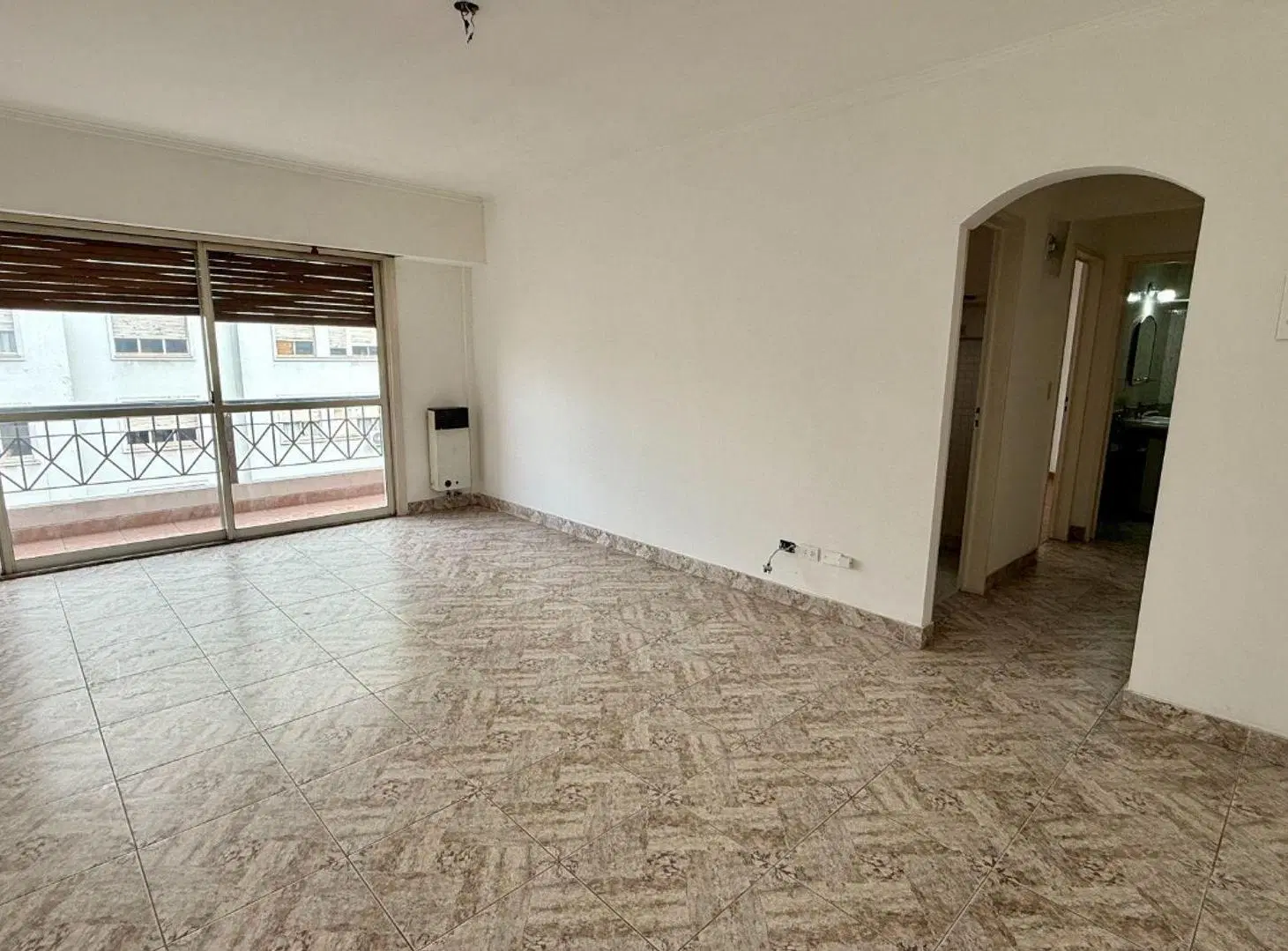 DEPARTAMENTO EN ALQUILER 2 AMBIENTES CON BALCON 3