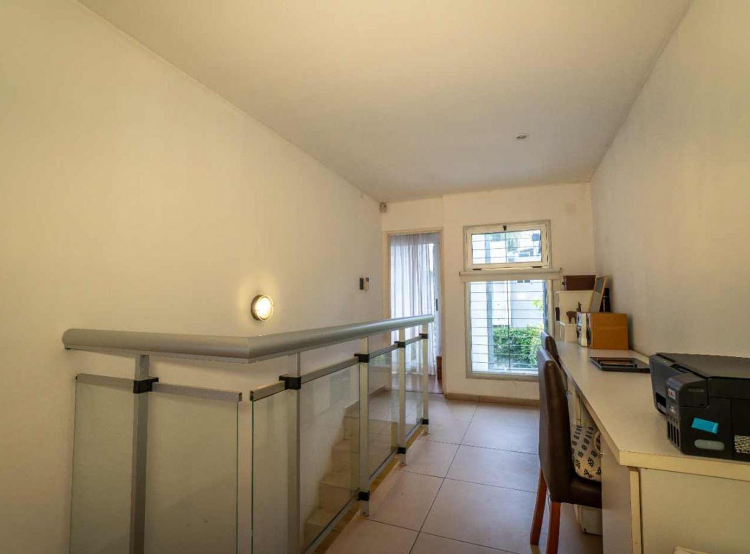 Foto de Duplex venta, City Bell. 2 dormitorios y parque, imagen 2