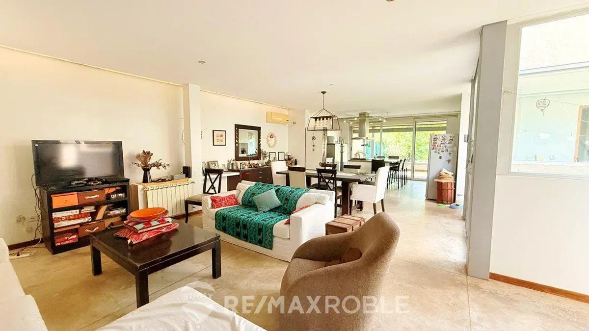 CASA EN VENTA CITY BELL 4 DORMITORIOS E/ CAMINOS 2