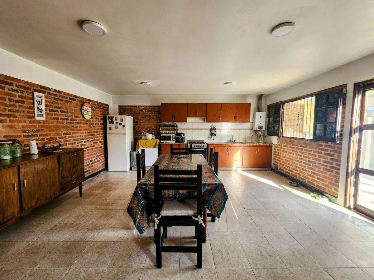 CASA EN VENTA CITY BELL 2 DORMITORIOS Y PARQUE 4