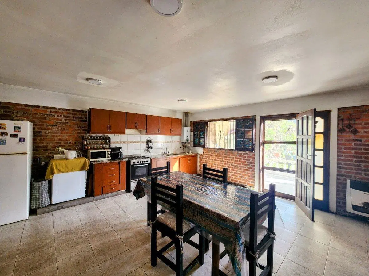 CASA EN VENTA CITY BELL 2 DORMITORIOS Y PARQUE 5