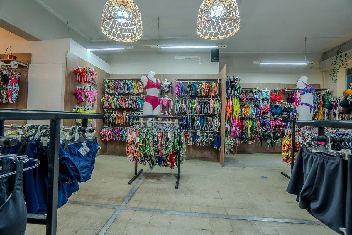 Local comercial y depósito en alquiler, La Plata. 3
