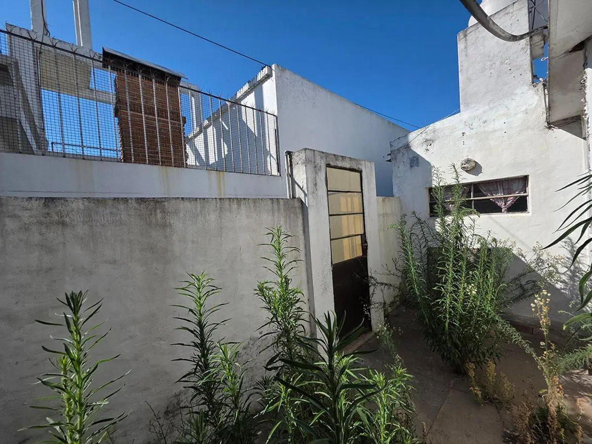 DEPARTAMENTO EN VENTA LA PLATA A RECICLAR 4