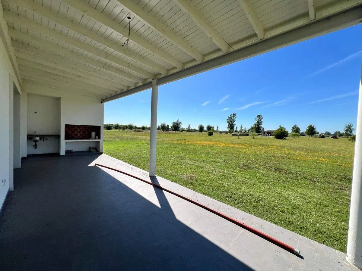 CASA EN VENTA LOBOS 2 DORMITORIOS LA FEDERALA 4