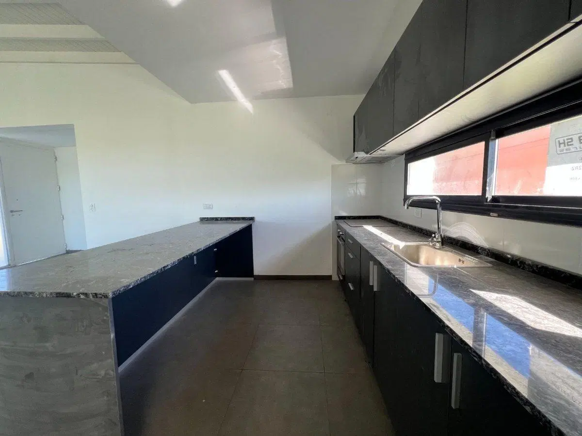 CASA EN VENTA LOBOS 2 DORMITORIOS LA FEDERALA 2