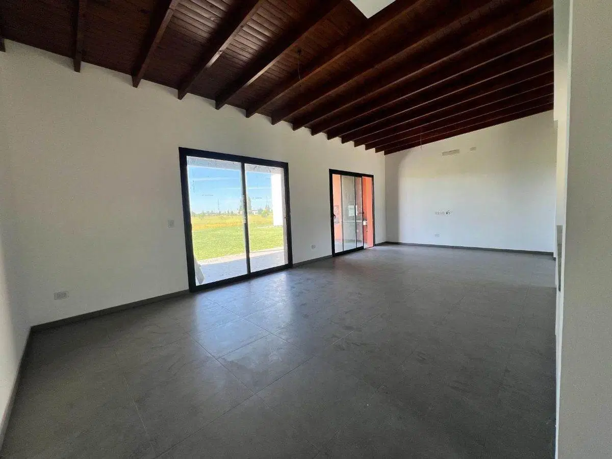 CASA EN VENTA LOBOS 3 DORMITORIOS LA FEDERALA 5