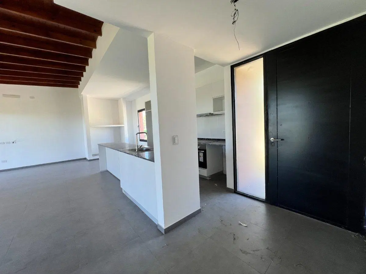 CASA EN VENTA LOBOS 3 DORMITORIOS LA FEDERALA 2