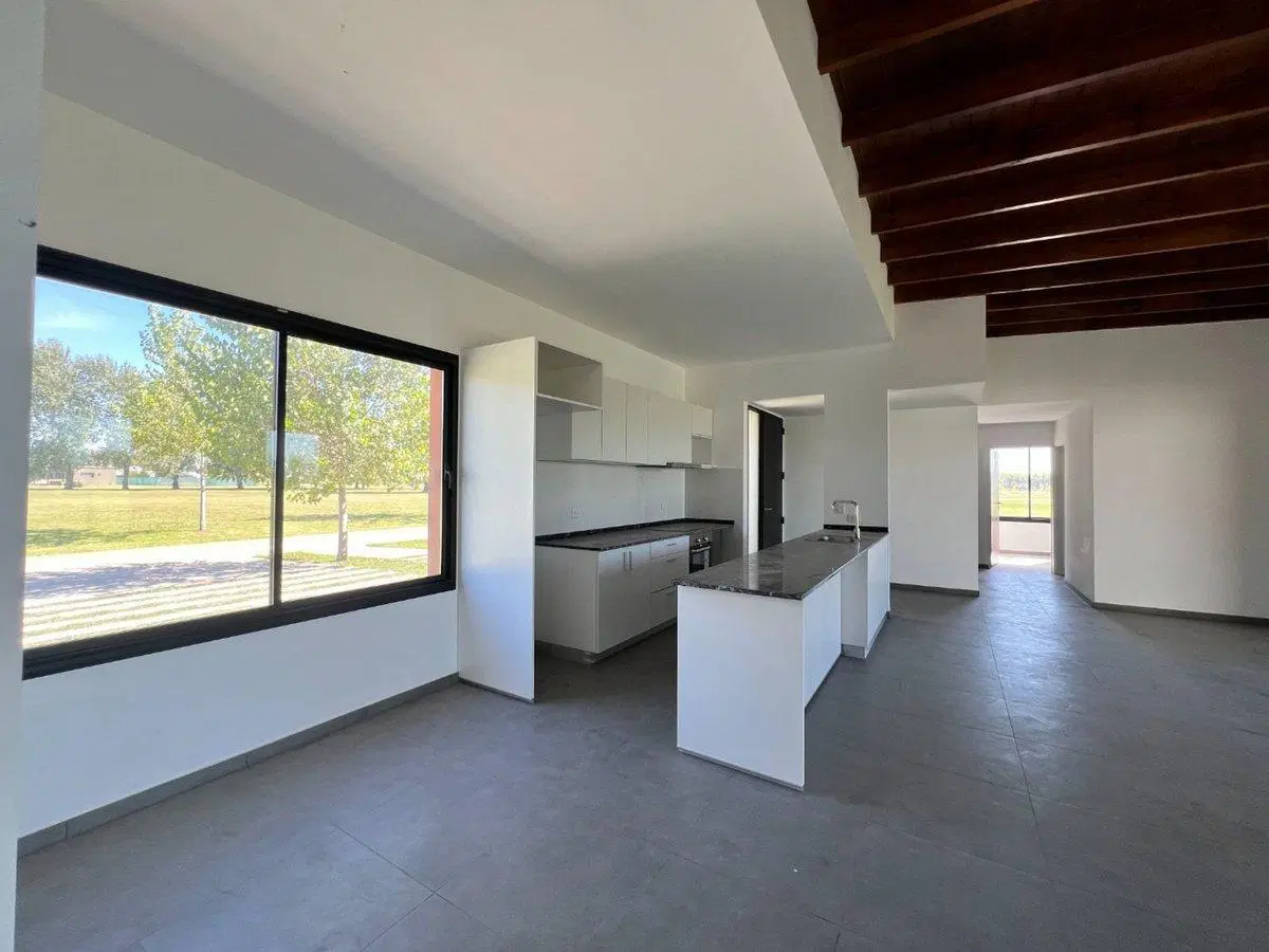 CASA EN VENTA LOBOS 3 DORMITORIOS LA FEDERALA 4