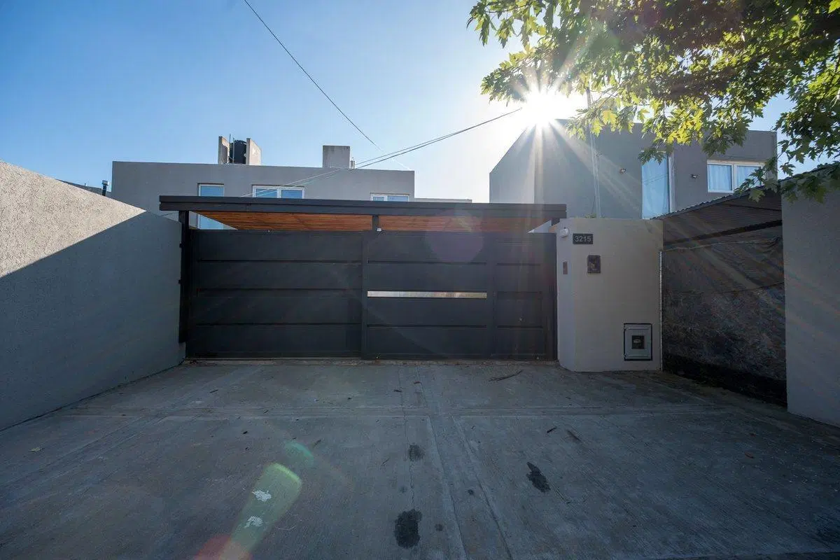 DÚPLEX EN VENTA GONNET 2 DORMITORIOS CON COCHERA 3