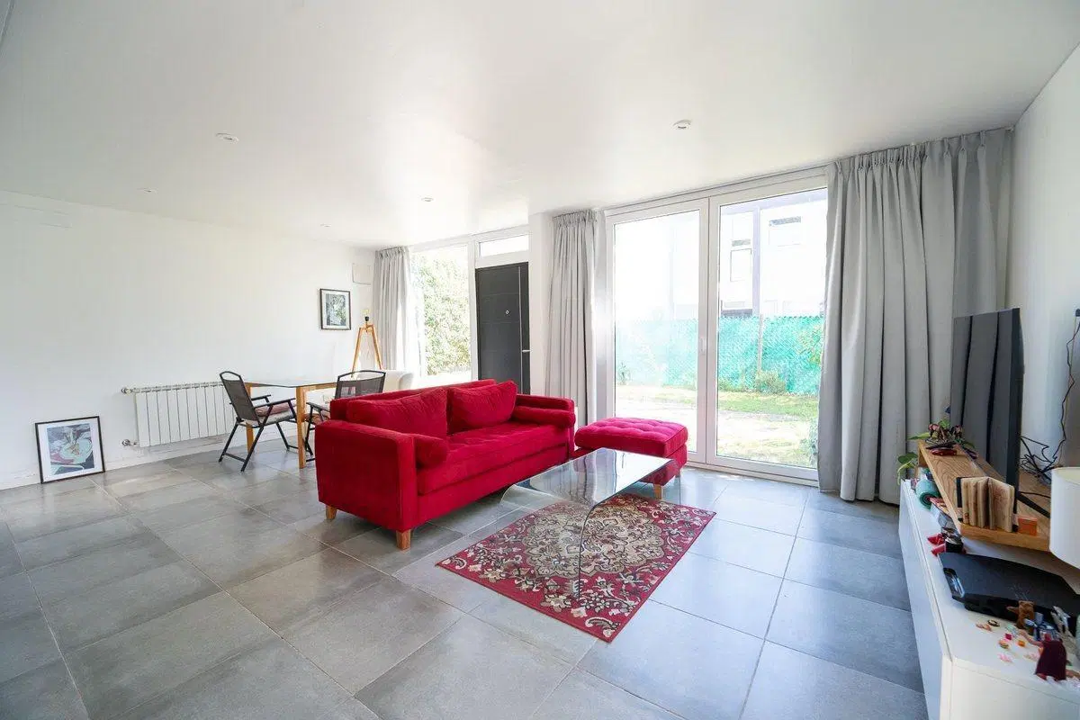 DÚPLEX EN VENTA GONNET 2 DORMITORIOS APTO BANCO 4