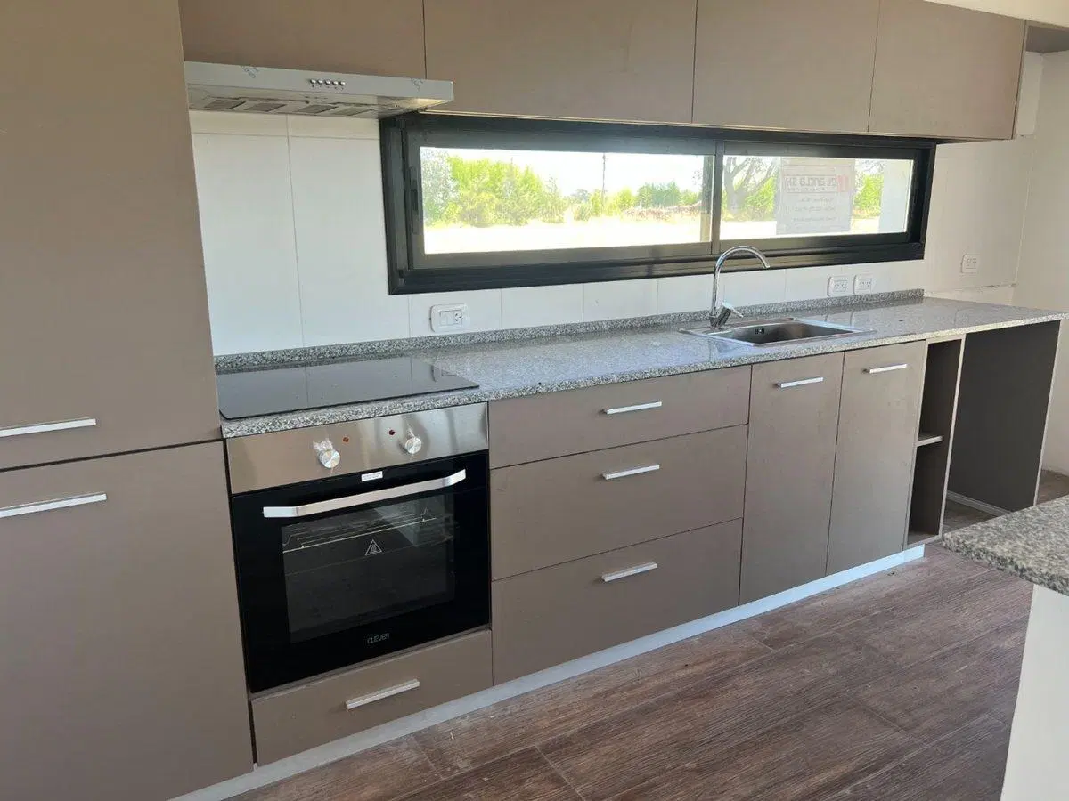 CASA EN VENTA LOBOS 3 DORMITORIOS LA FEDERALA 2