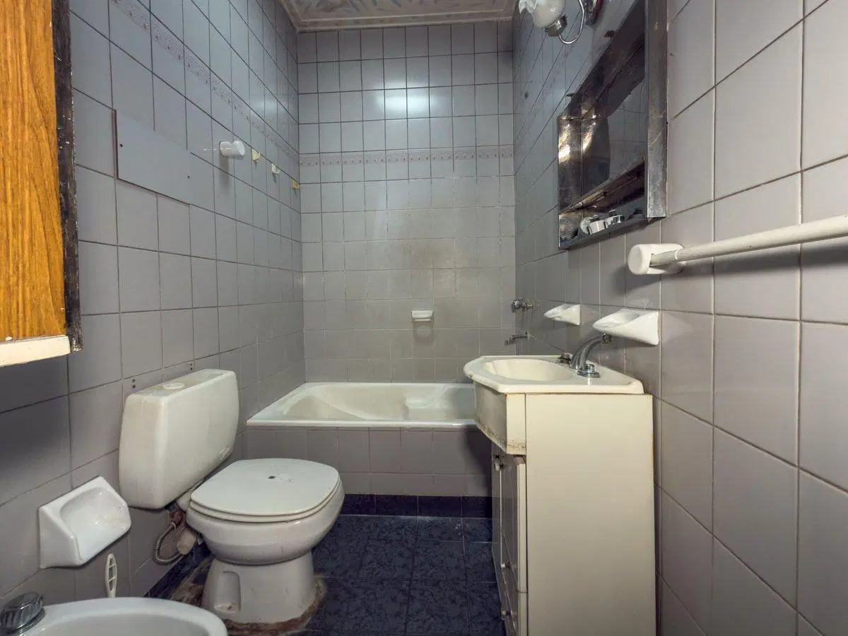 CASA EN VENTA LOS HORNOS CON GARAGE + DEPARTAMENTO 5