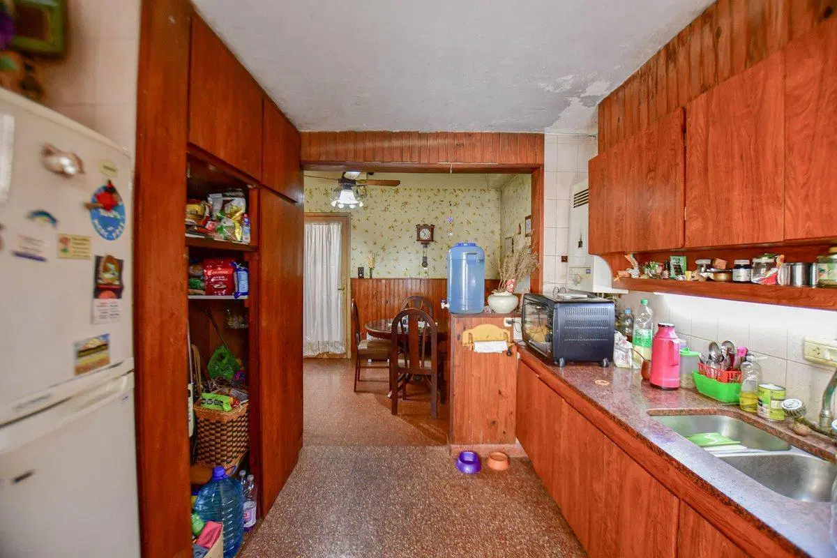 CASA EN VENTA LA PLATA 2 DORMITORIOS COCHERA 3