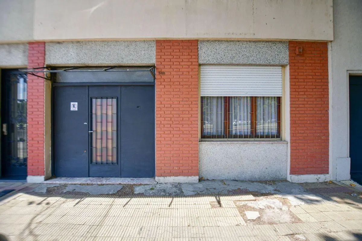 CASA EN VENTA LA PLATA 2 DORMITORIOS COCHERA 4