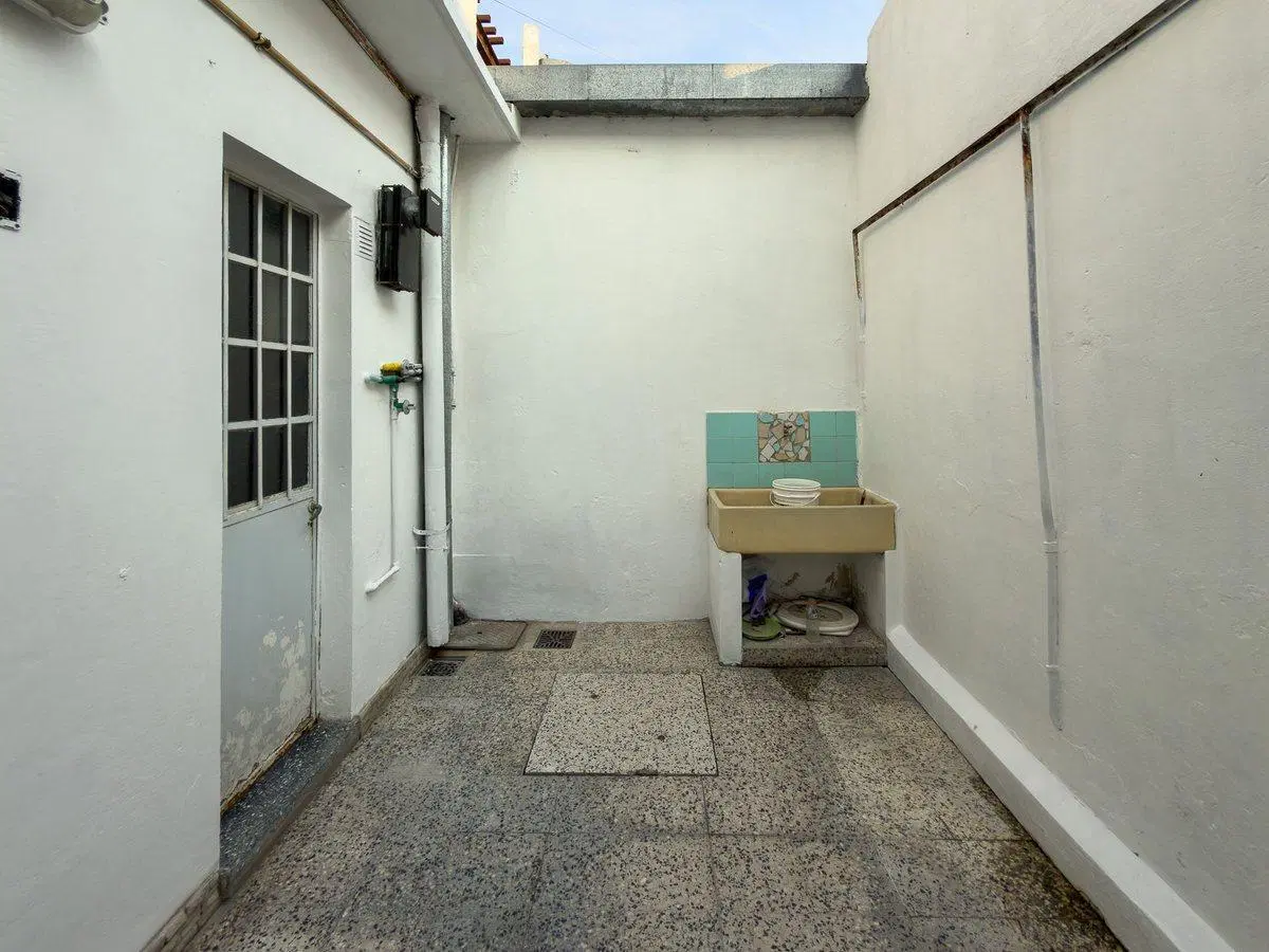 Casa Venta La Plata comercial profesional cochera 4