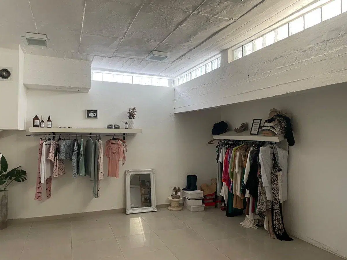 LOCAL COMERCIAL EN VENTA LA PLATA CON DEPOSITO 5