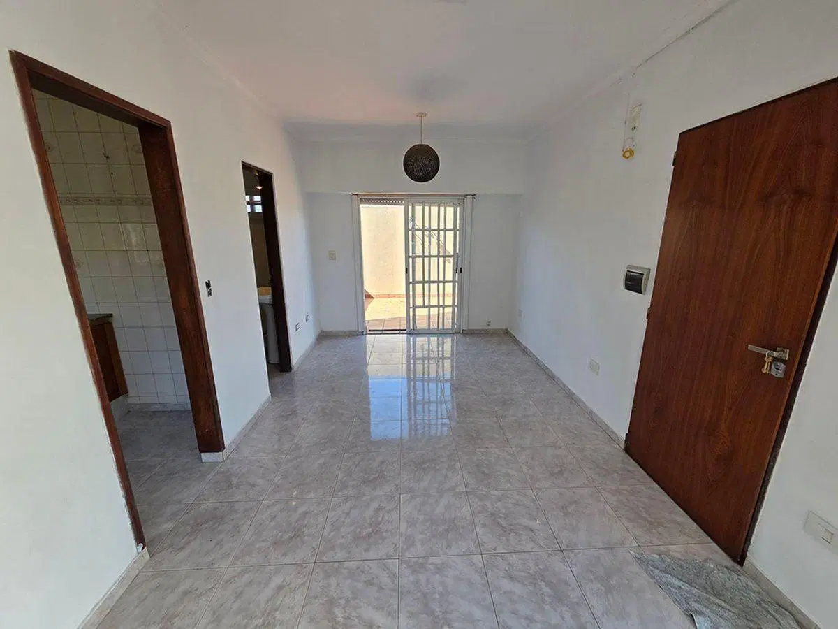 MONOAMBIENTE EN VENTA LA PLATA CON PATIO 3