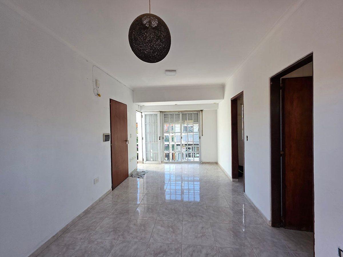 Foto de MONOAMBIENTE EN VENTA LA PLATA CON PATIO, imagen 5